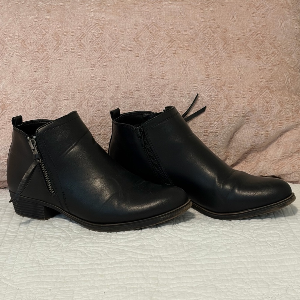 🍊Black Vegan Leather Ankle Boots Size 8🍊